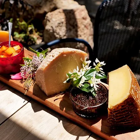 Domaine Pozzo Di Mastri & 4* Figari (Corsica)