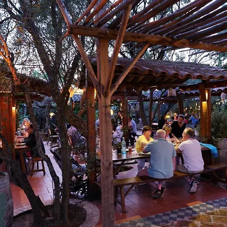 Domaine Pozzo Di Mastri Et Hotel Figari (Corsica)