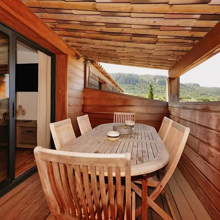 Domaine Pozzo Di Mastri Et Hotel Figari (Corsica)