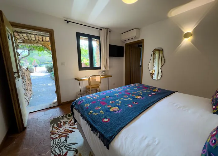 Hotel Domaine Pozzo Di Mastri Et 4*