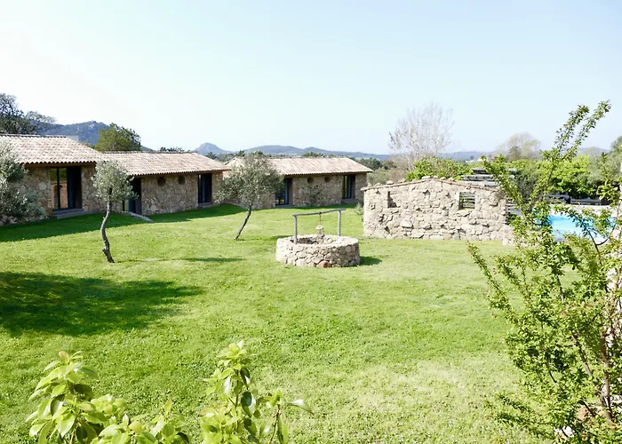 Domaine Pozzo Di Mastri Et Hotel Figari (Corsica)