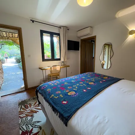 Отель Domaine Pozzo Di Mastri & 4*