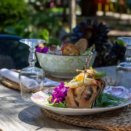 Domaine Pozzo Di Mastri & 4* Figari (Corsica)