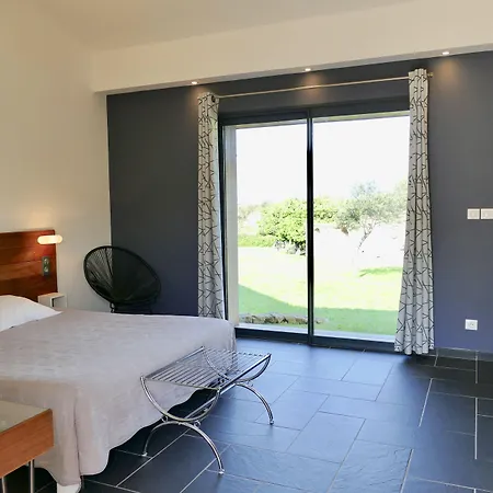Domaine Pozzo Di Mastri Et 4* Figari (Corsica)