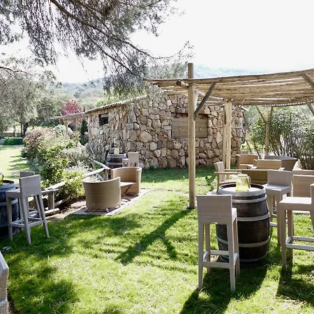 Domaine Pozzo Di Mastri Et Hotel Figari (Corsica)