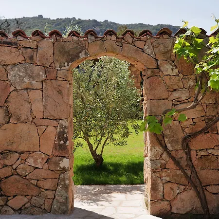 Отель Domaine Pozzo Di Mastri & 4*