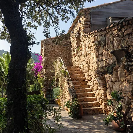 Отель Domaine Pozzo Di Mastri & Фигари