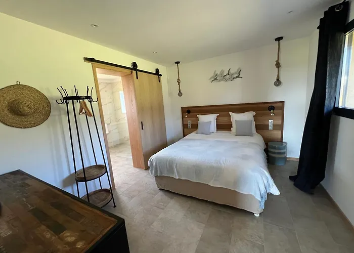 Domaine Pozzo Di Mastri & 4* Figari (Corsica)