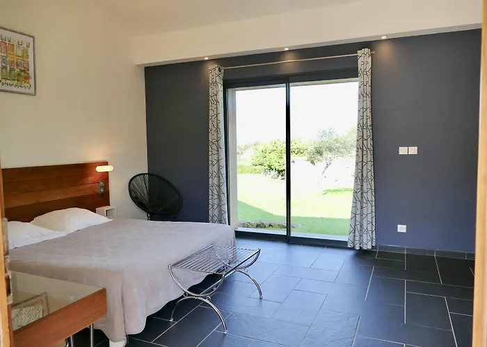 Domaine Pozzo Di Mastri & 4* Figari (Corsica)