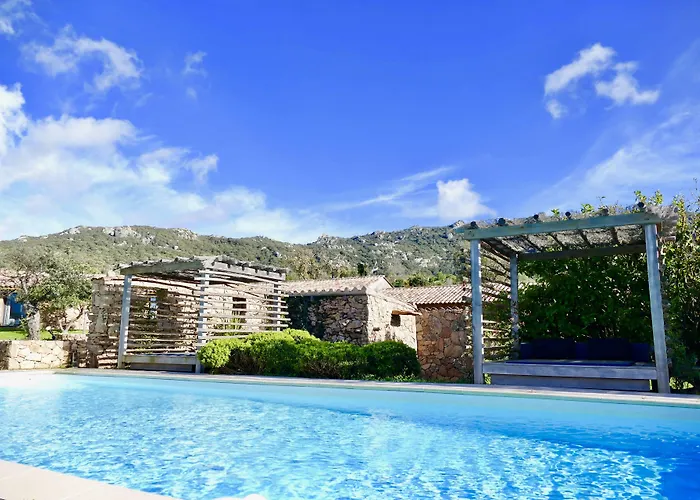 Domaine Pozzo Di Mastri & 4* Figari (Corsica)